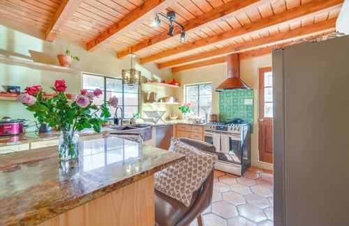 Tesuque Cottage | Shared Hot Tub: Santa Fe Casita in Old Tesuque