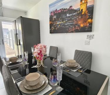 Chorlton-on-Medlock House | Shared House - 10 mins from Piccadilly Station/Man Uni/O2 Apollo