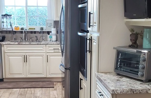 Fountain Valley House | shared room with 2 twin beds
