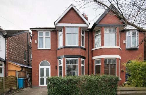 Chorlton-cum-Hardy House | Shared Short Term South Manchester Accommodation
