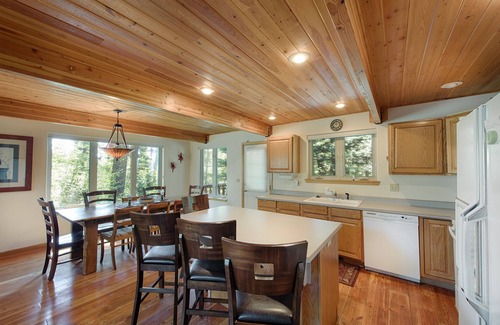 McCall House | Sharlies Nest - Second Tier Lake Home - Neighborhood Private Shoreline Access