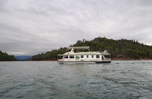 Lakehead Boat Rental | Shasta Marina at Packers Bay Mirage I Houseboat,