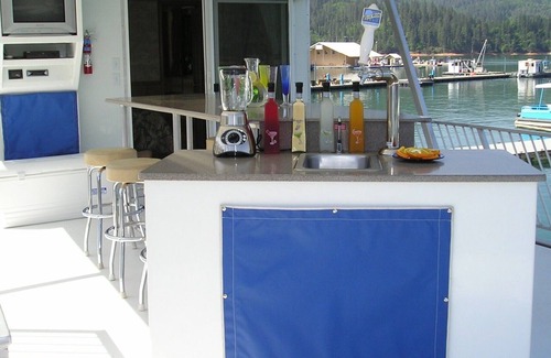 Lakehead Boat Rental | Shasta Marina's Constellation houseboat on Lake Shasta