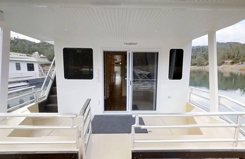 Lakehead Boat Rental | Shasta Marina's Sumerset Houseboat