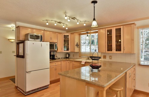 Mount Shasta House | Shasta Woodlands Beautiful home in the high timber