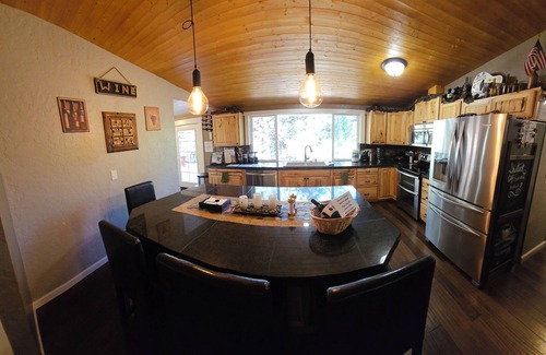 Boise Cabin | Shattuck Mountain Retreat - New Secrete Spa Hidden in the Forest!
