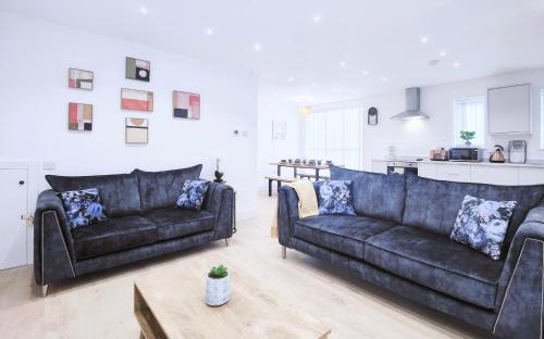 Offerton House | Shaw Heath Cottage - Charming Holiday Home In the Heart of Stockport - Free Parking