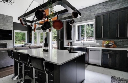 Shawnigan Lake House | Shawnigan Lake Retreat with Theatre