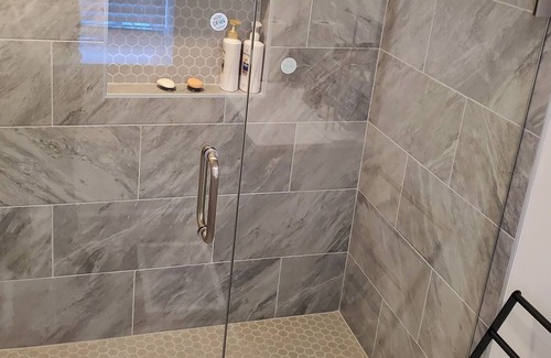 Deford Condo | Shay Lake 3-bedroom unit and clubhouse
