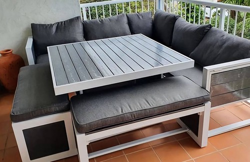 Korora Apartment | Shearwater is a spacious 3-bedroom townhouse located just an easy 280m stroll from the beach