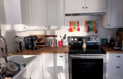Picton Cottage | Sheba’s Island (Prince Edward County) 3 bedroom lakefront cottage