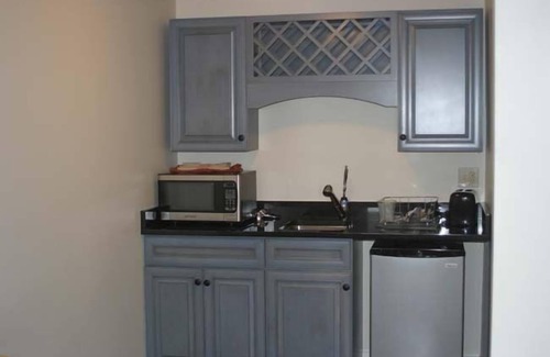 Edgecomb Apartment | Sheepscot Harbour Studio #211