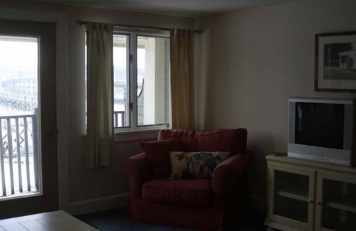 Edgecomb Apartment | Sheepscot Harbour Studio #211