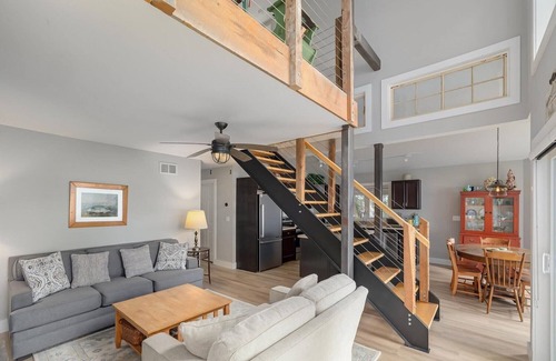 South Burlington House | Shelburne Bay Retreat~Lakefront~Private Beach~Fireplace