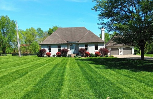 Shelbyville House | Shelby Stop on Bourbon Trail- w/Pool & HOT TUB*