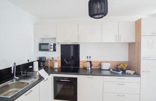 Concarneau Apartment | -SHELBY- T2 Arriere corniche parking et terrasse