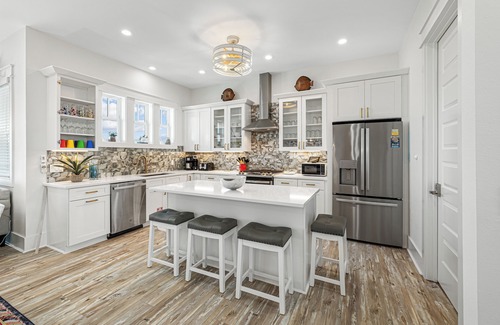 Plantation House | Shell Yea: 5 Bedroom Beach View Home in the Plantation- Sleeps 10, Private Pool