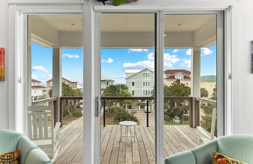 Plantation House | Shell Yea: 5 Bedroom Beach View Home in the Plantation- Sleeps 10, Private Pool