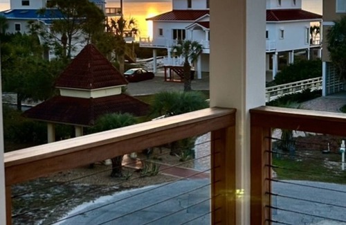 Plantation House | Shell Yea: 5 Bedroom Beach View Home in the Plantation- Sleeps 10, Private Pool