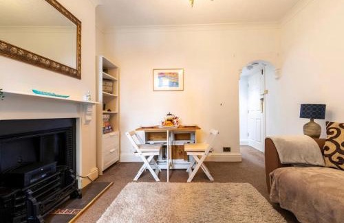 Porthcawl Apartment | Shelley’s Seaside Stay (Garden/Double Drive)