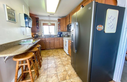 Oak Harbor House | "SHELLSEEKER" 4 BED LAKEFRONT PRIVATE BEACH SLEEPS 14 plus