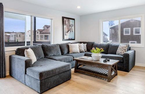 West Newport House | Shelly by AvantStay Steps to the Beach Deck w Ocean Views 5BDR
