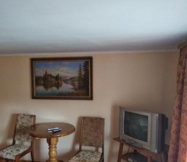 Mykulychyn House | Shelter Pid Lypamy