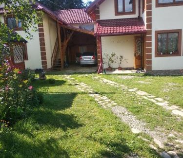 Mykulychyn House | Shelter Pid Lypamy
