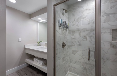 Mount Pleasant Hotel | Shem Creek Inn