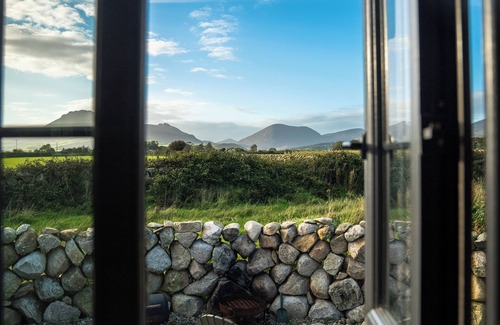 Newry Cabin | Shephards Hut in the Mournes with Private Hot Tub- The Robins Nest at Willowtree