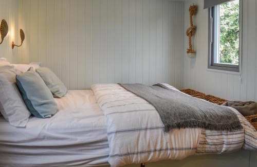 Pagham Apartment | Shepherd's Beachhouse