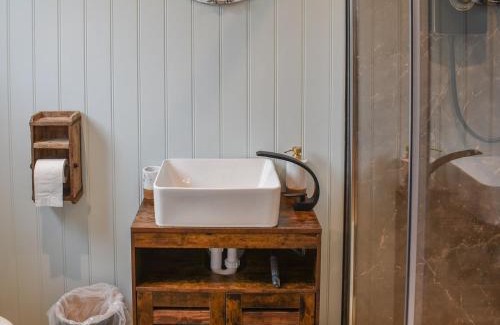 Pagham Apartment | Shepherd's Beachhouse