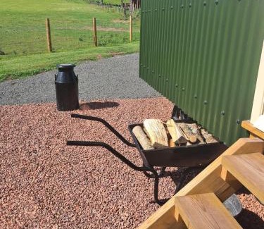 Llanfihangel Tal-y-llyn House | Shepherd's Hut in heart of the Brecon Beacons