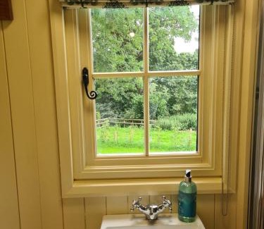 Llanfihangel Tal-y-llyn House | Shepherd's Hut in heart of the Brecon Beacons