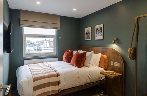 Askew Apartment | Shepherds Bush | 2 Bed Apartment TF