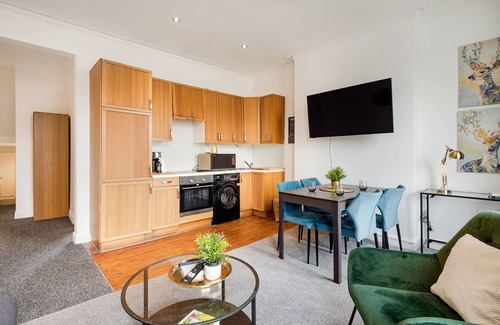 Shepherd's Bush Apartment | Shepherds Bush