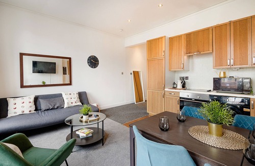 Shepherd's Bush Apartment | Shepherds Bush