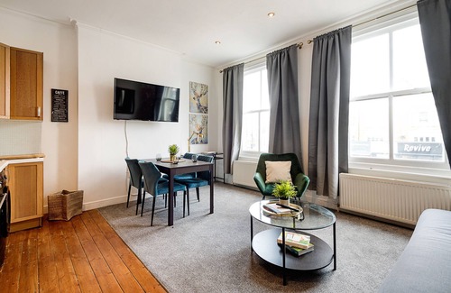 Shepherd's Bush Apartment | Shepherds Bush