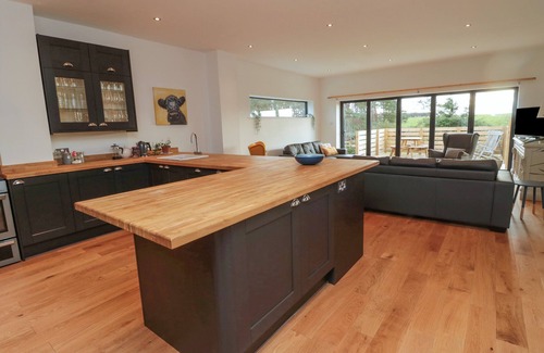 Berwick-upon-Tweed House | SHEPHERDS HOUSE, pet friendly, character holiday cottage in Lowick