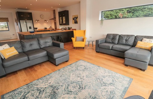 Berwick-upon-Tweed House | SHEPHERDS HOUSE, pet friendly, character holiday cottage in Lowick