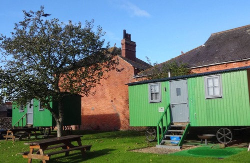 Wigton Cottage | Shepherds Hut with en-suite shower room and on site Bistro and gym
