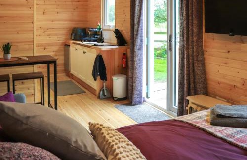 Llangefni Apartment | Shepherds Hut Two - Uk48783