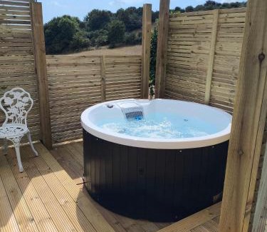 Weymouth Other | Shepherds hut with Hot Tub pet friendly
