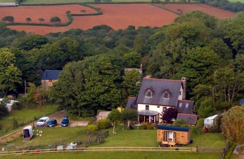 St Wenn Other | Shepherds hut with hot tub
