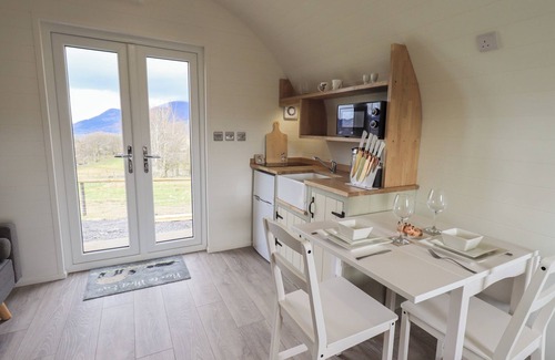 Keswick Cottage | SHEPHERDS VIEW, romantic, with a garden in Keswick