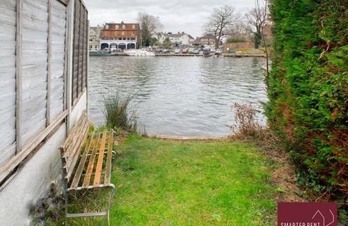 Elmbridge House | Shepperton - Driveway, Patio, Pets Welcome