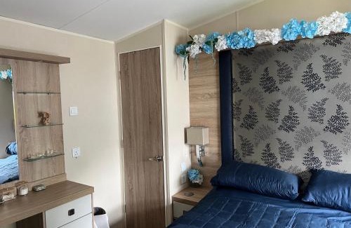 Talybont Resort | Sher, My Happy super static