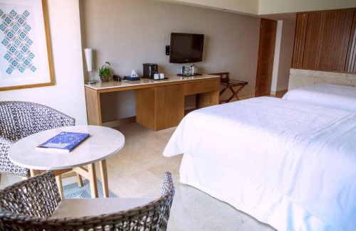 Las Glorias Resort | Sheraton Buganvilias Resort & Convention Center