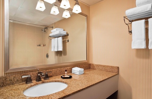 Framingham Hotel | Sheraton Framingham Hotel & Conference Center