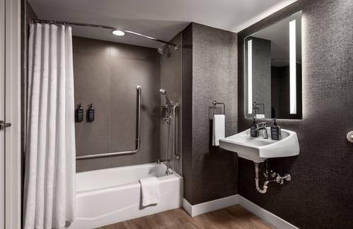 Mississauga Hotel | Sheraton Gateway Hotel In Toronto International Airport